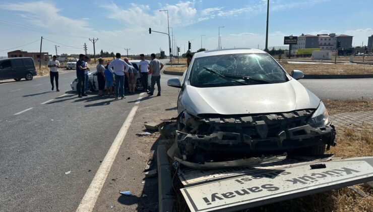 Adıyaman’da iki otomobilin çarpıştığı kazada 5 kişi yaralandı