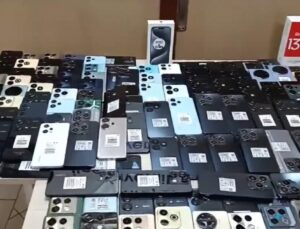 Küçükçekmece’de 210 kaçak cep telefonu ele geçirildi